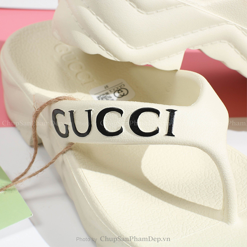 Dép Đúc Xỏ Ngón Logo Gucci Màu Hiện Đại