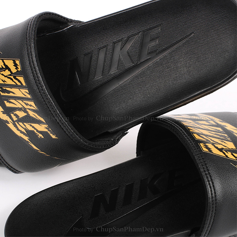 Dép Plus Quai Ngang Màu Đen Nike Camo Vàng Nổi Bật